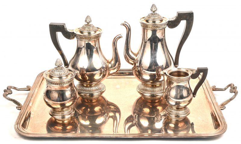 Een verzilverd metalen koffie/theeset op dienblad, Christofle gemerkt.