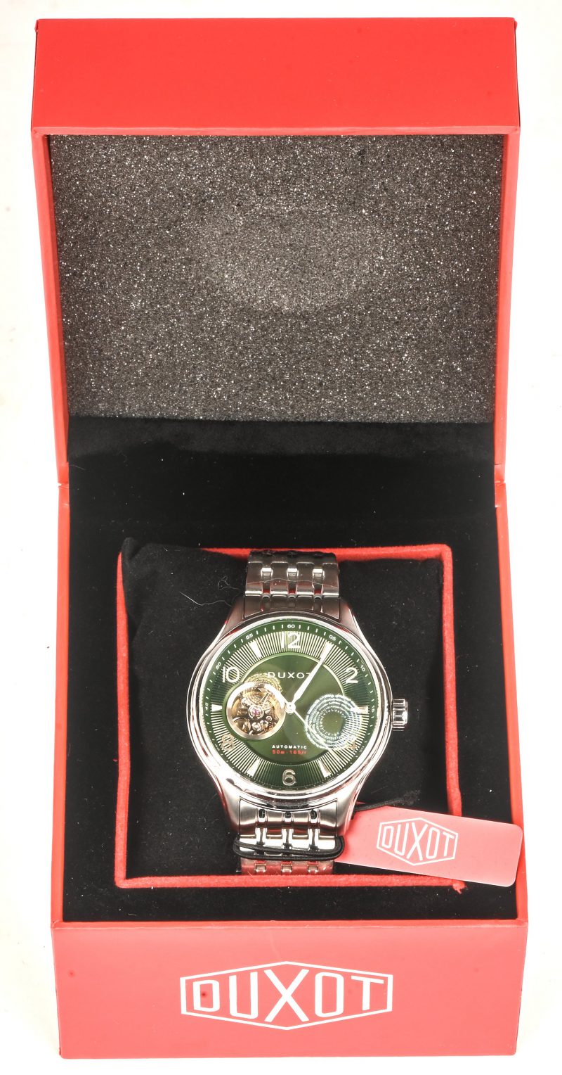 Een Duxot automatic polshorloge van geborsteld staal. In nieuwstaat, met originele verpakking.