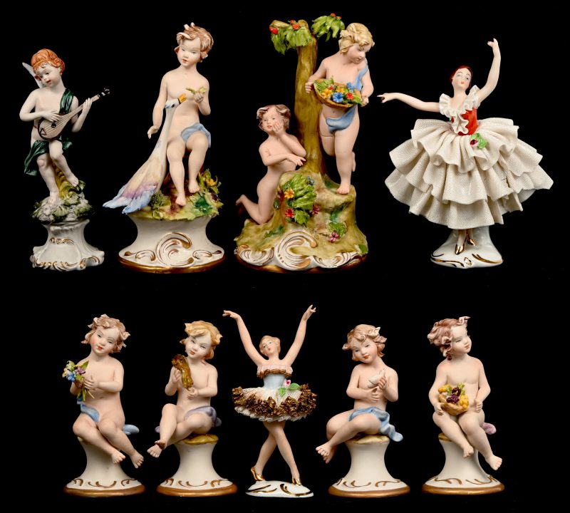Zeven engeltjes en Putto, gemerkt Capo Di Monte, toegevoegd 2 ballerinas gemerkt Gerold Porzellan, enkele met schade.