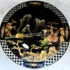 Een ronde Chinese houten salontafel met een landschap en vogel gedecoreerd.