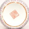 Een balustervaas van polychroom Chinees porselein. Onderaan gemerkt. Da Qing Qianlong Nian Zhi, jaren 1960-1980.