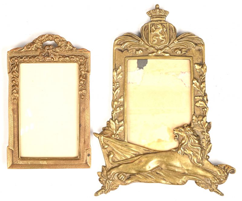 Een lot van twee bronzen fotokaders.