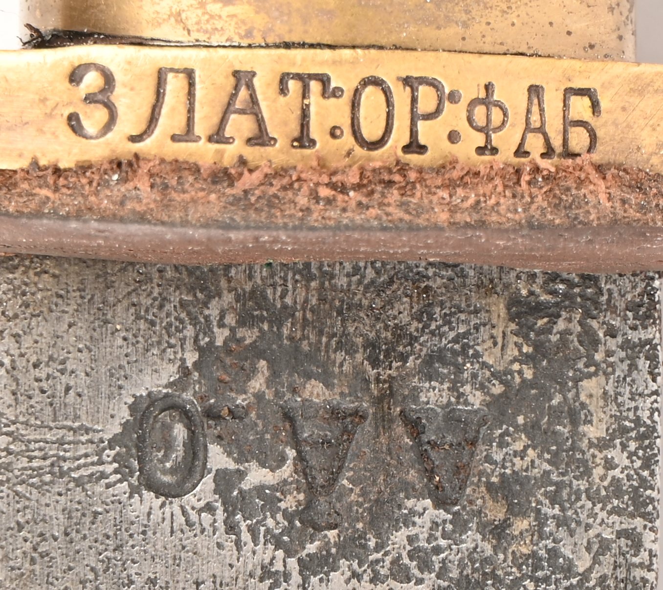 Een Shashka, Kozakkensabel geproduceerd in de Zlatoust wapenfabriek. Oblast, Rusland. Gestempeld; 1915 Een Shashka, Kozakkensabel geproduceerd in de Zlatoust wapenfabriek. Oblast, Rusland. Gestempeld; 1915.