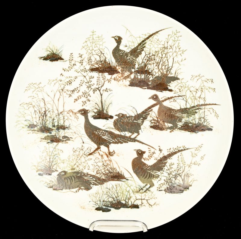 Een porseleinen schaal met een decor van vogels, Nils Thorsson voor Royal Copenhagen.