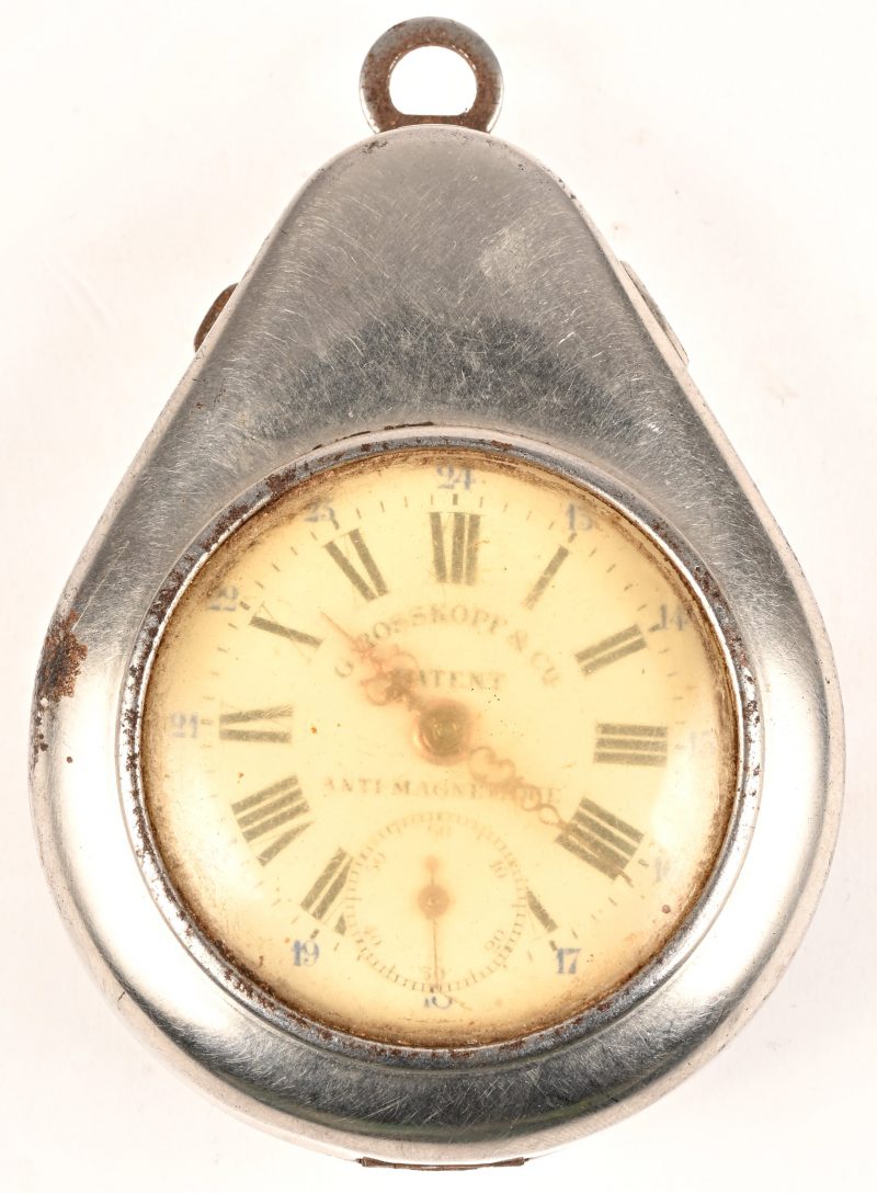 Een zakhorloge, Roskopf antimagnetique, in beschermdoos, gedateerd op briefje 30-05-1932.