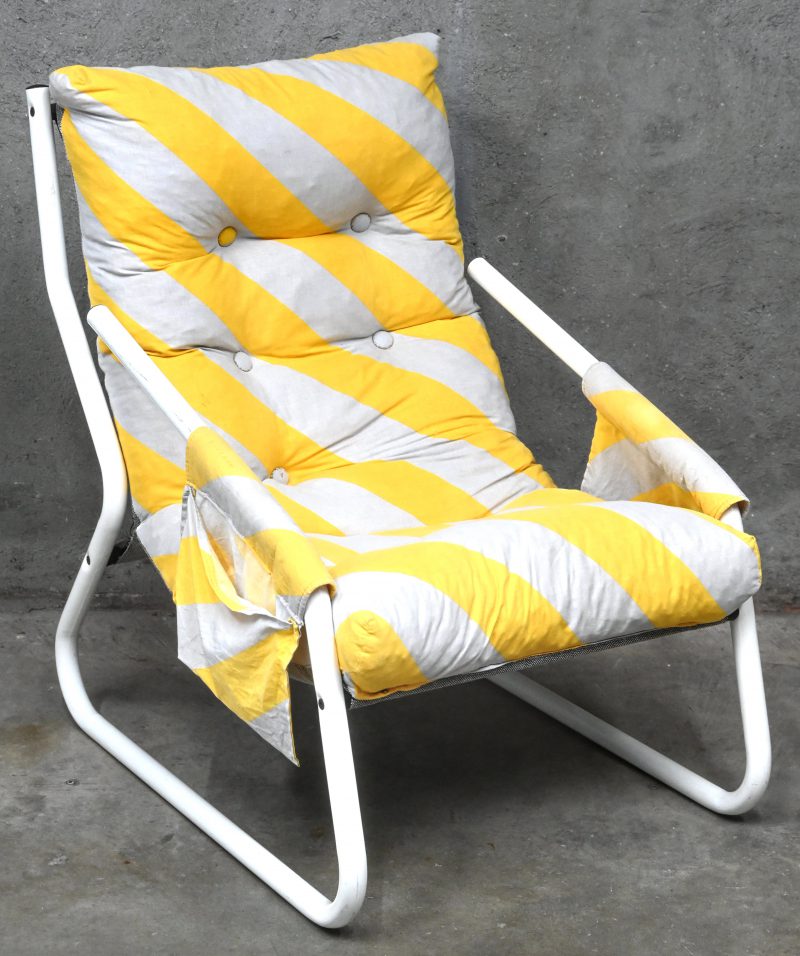 Een loungezetel, Gillis Lundgren voor Ikea Zweden uit de jaren 70. Eén knop manco.