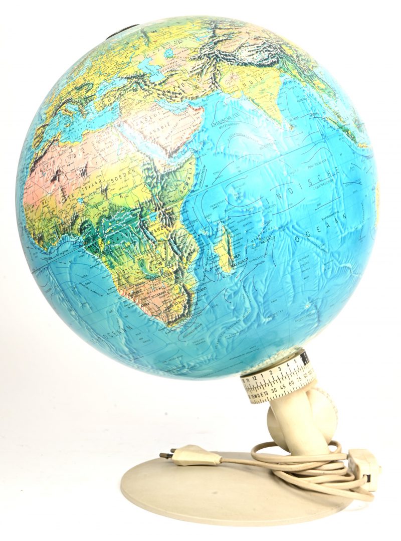 Een vintage verlichte wereldbol, Scan-Globe Danmark, 1973.