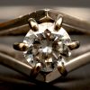 Een 18 kt witgouden ring bezet met een briljant van +- 0,25 ct.