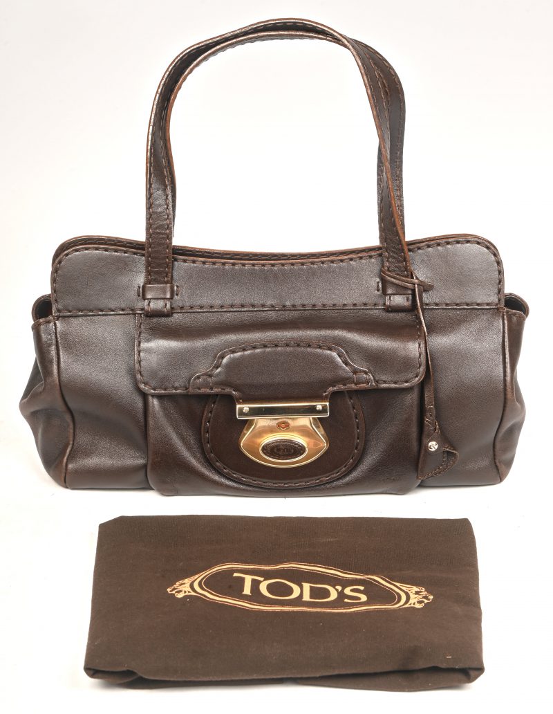 Een Tod’s handtas ‘Happy Patina Grande’ in bruin leer. Met sleutel. Met originele zak.