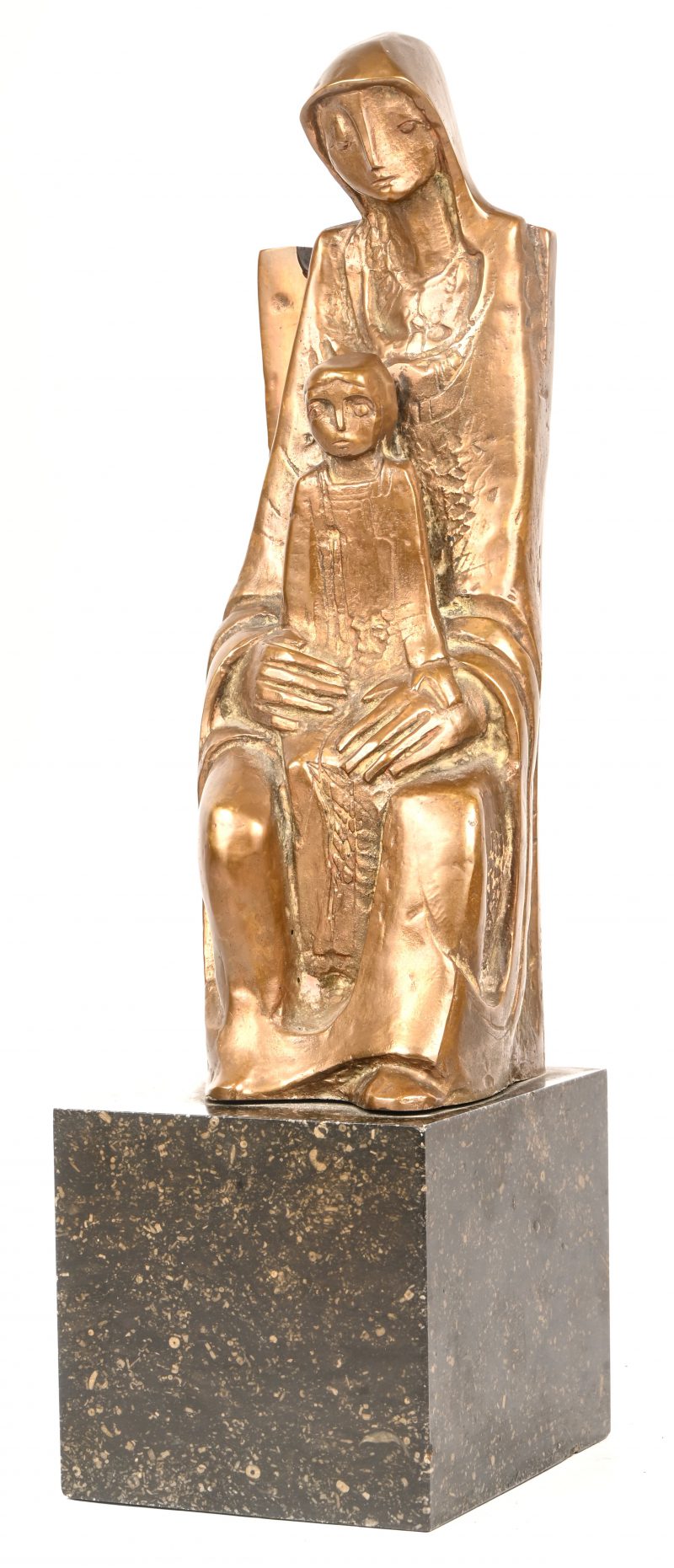 “Moeder met kind”, een bronzen beeld op zwart marmeren sokkel, gesigneerd en genummerd 1/9.