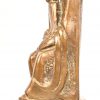 “Moeder met kind”, een bronzen beeld op zwart marmeren sokkel, gesigneerd en genummerd 1/9.