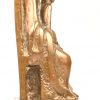 “Moeder met kind”, een bronzen beeld op zwart marmeren sokkel, gesigneerd en genummerd 1/9.