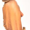 Een gesculpteerd houten beeldje, polychroom, gemerkt.