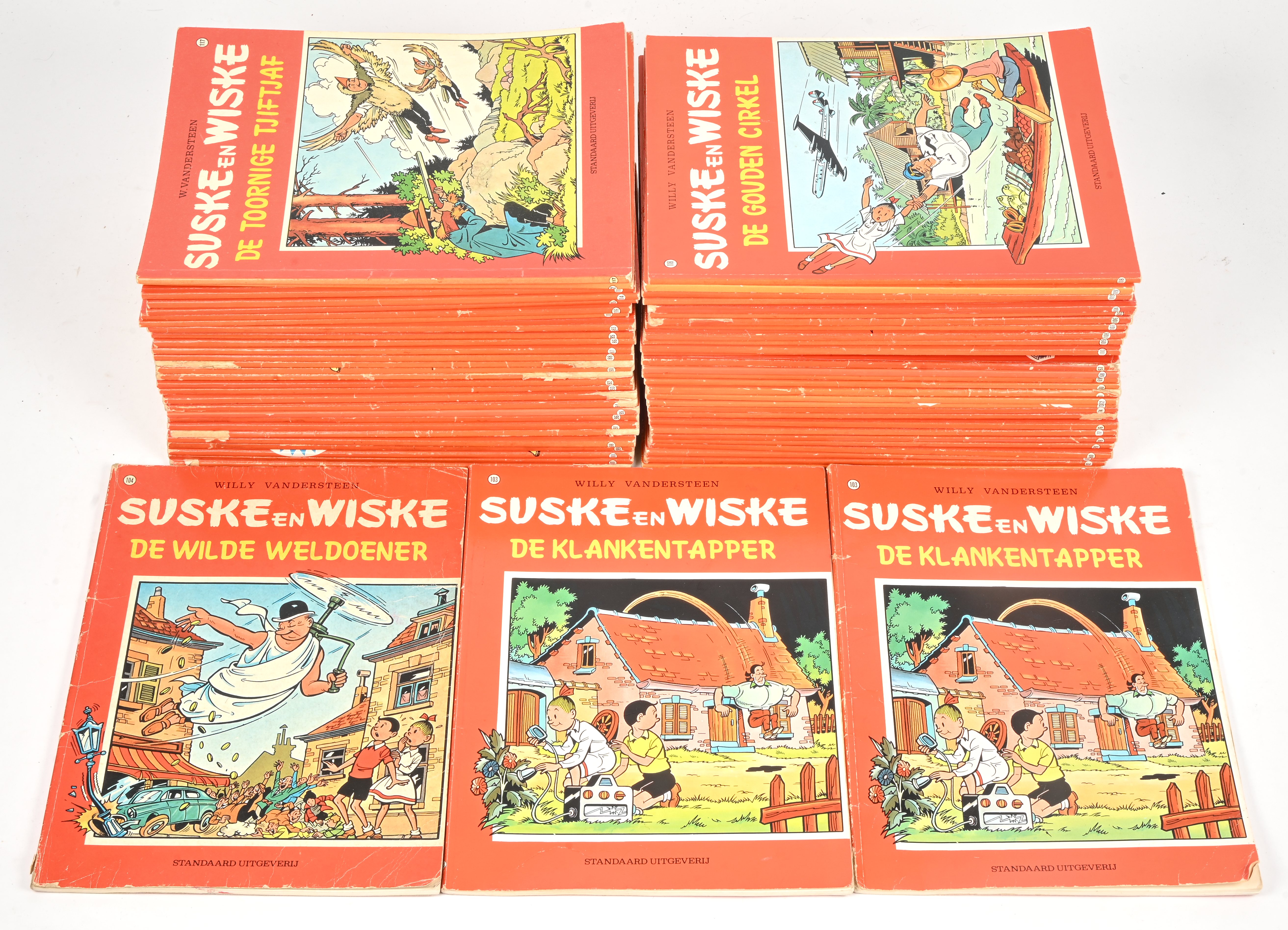 Suske en Wiske. Rode reeks, vier kleuren. Nummers 67 tot en met 120 (83, 93, 97, 103, 104, 117, 119 dubbel. Redelijke tot goede staat. 61 stuks Suske en Wiske. Rode reeks, vier kleuren. Nummers 67 tot en met 120 (83, 93, 97, 103, 104, 117, 119 dubbel. Redelijke tot goede staat. 61 stuks.