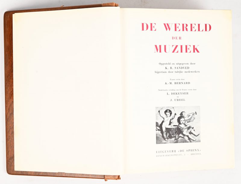 “De wereld der muziek.” Muziekencyclopedie van K.B. Sandved. Uitgeverij ‘De Sphinx.’ Met houten kaft.