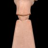 “Nefertiti”, een hoofd op sokkel, gegoten composiet, gesigneerd en gedateerd 3-11-2002.