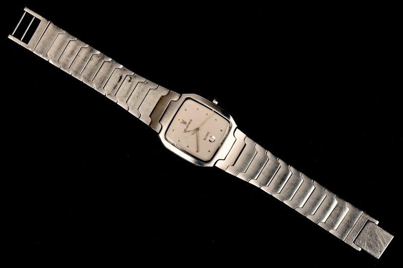 Een vintage stainless steel horloge. Gemerkt en genummerd: 835-401 1.