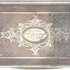 Een zilveren doosje met opschrift ‘Souvenir de E. Van Cauwenberghs Notoire à F. De Deken. 100 gram.