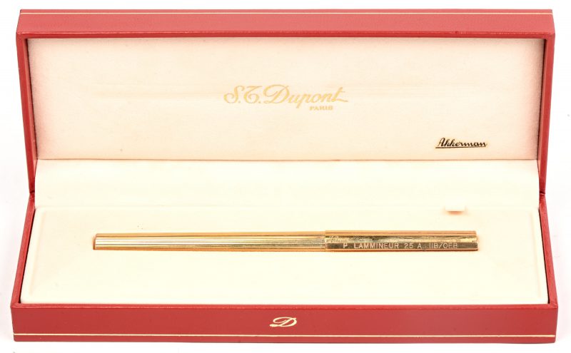 Een vergulde vulpen met 18k ‘Gold Nib’.