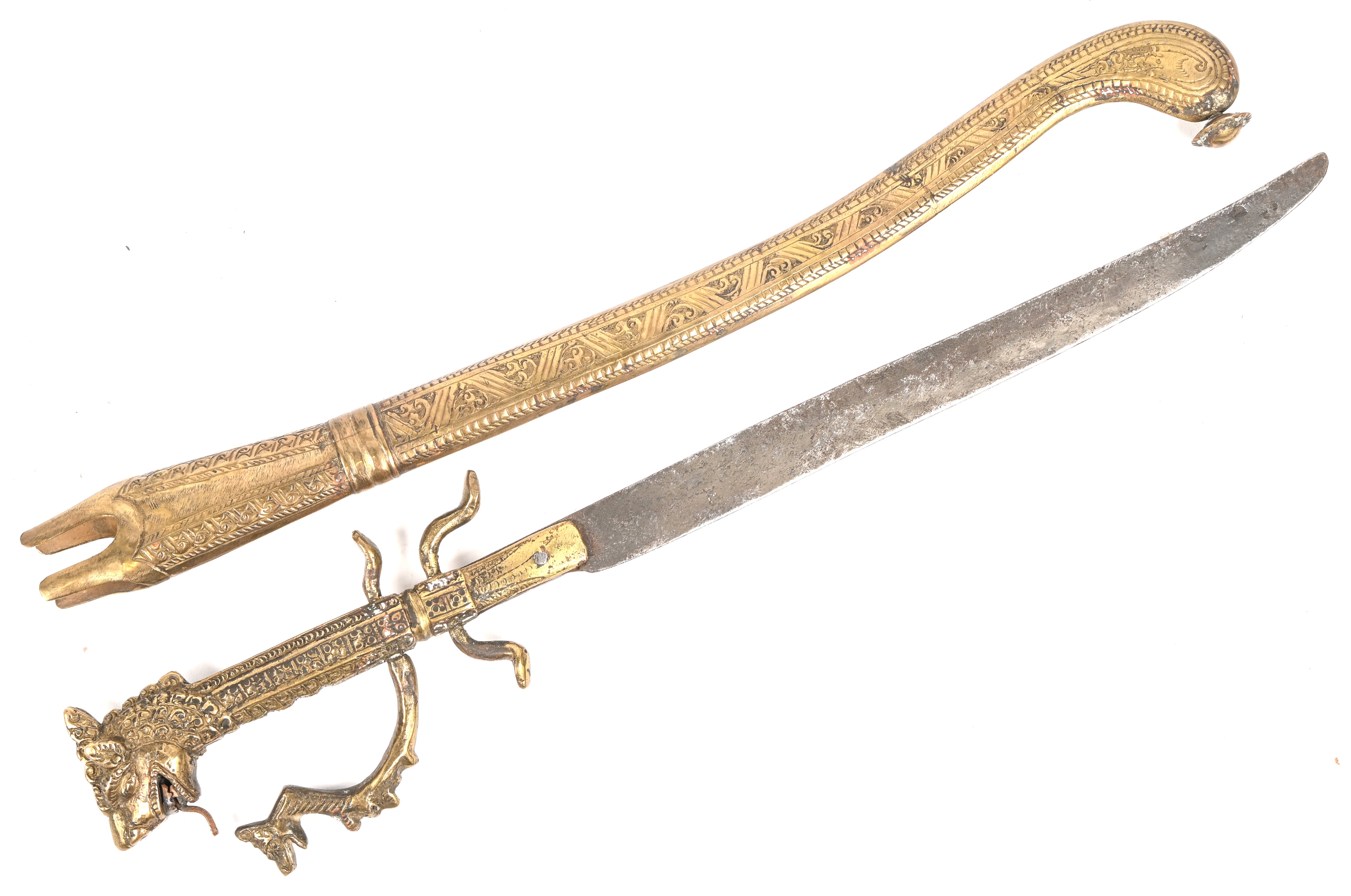 Een decoratieve Aziatische dolk, koper en staal Een decoratieve Aziatische dolk, koper en staal.