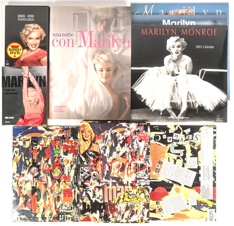 Een lot Marilyn Monroe memorabilia bestaande uit 2 Swatch horloges: Marilyn and Norma Jean, design Mimmo Rodella 1994, 3 kalenders, 2 boeken en een dvd.