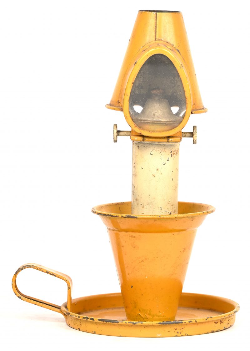 Een oud olielampje.