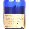 Een oude fles van de Essence-Fabriek Polak & Schwarz. Van blauw glas met het originele etiket grotendeels intact.