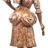 “V’la le Plaisir”. Bronzen beeld van een jonge vrouw met een koker met windroos met bruin patina. Gesigneerd.