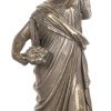 Een paar kandelaars met zeven lichtpunten, gedragen door bronzen kariathiden naar de Griekse oudheid, op rood en zwart gekleurde marmer. Eén voetstuk beschadigd. Einde XIXde eeuw.