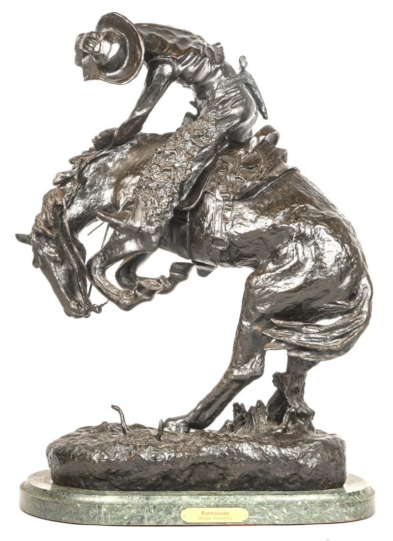 “Rattlesnake”. Bronzen beeld met stijgerend paard. Op groene marmeren sokkel. Gemerkt “Copyright by Frederik Remington.