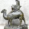 “Toearegkrijger op zijn dromedaris”. Bronzen beeld met groenbruin patina. Gesigneerd.