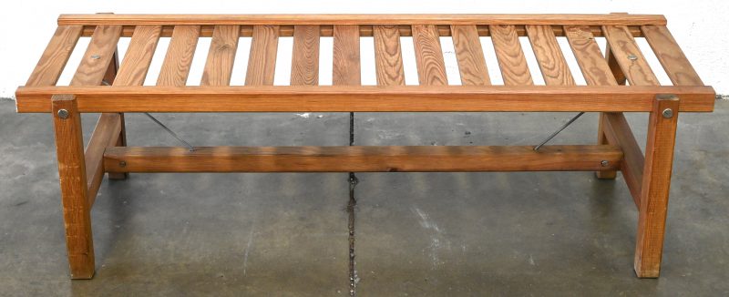 Een grenenhouten design bank, Elsa Stackelberg voor Fri Form, Sweden.