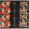 Een album met 24 volledig intacte en een zestal onvolledige vintage sticker paginas.