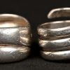 Vijf verschillende zilveren ringen bezet met fantasiestenen. 925‰.