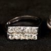 Vijf verschillende zilveren ringen bezet met fantasiestenen. 925‰.