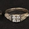 Vijf verschillende zilveren ringen bezet met fantasiestenen. 925‰.