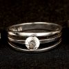 Vijf verschillende zilveren ringen bezet met fantasiestenen. 925‰.