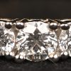 Een 18 kt wit-en geelgouden ring bezet met briljanten met een gezamenlijk gewicht van 0,52 ct.