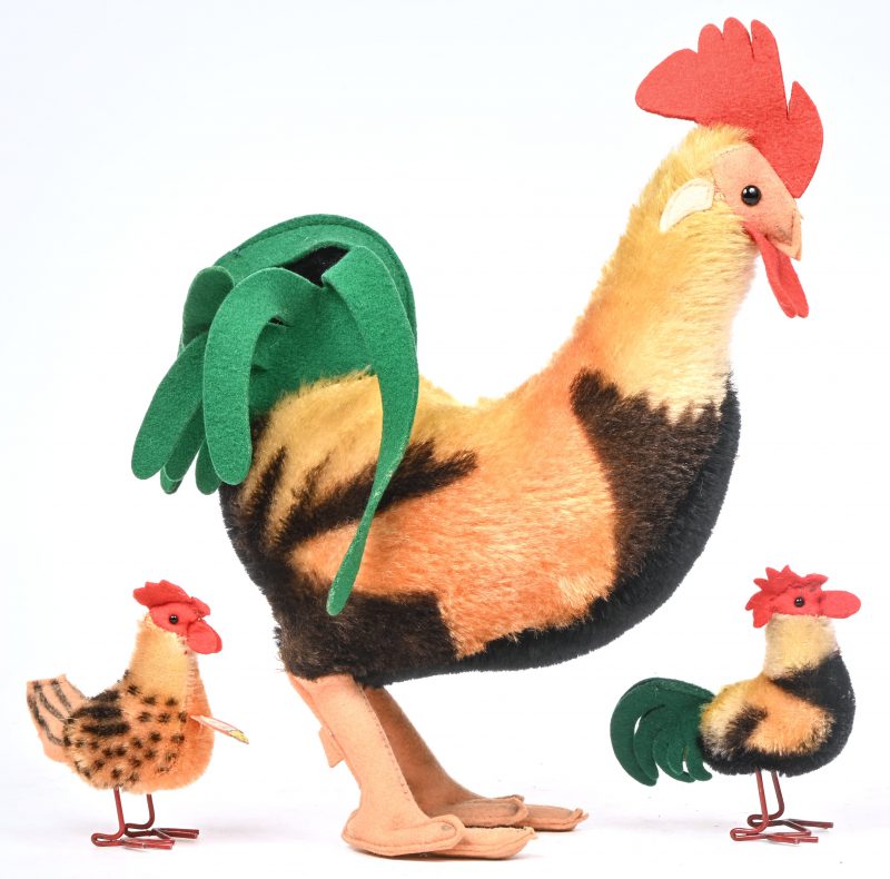 Drie vintage pluche hanen, gemerkt Steiff, één niet (meer) gemerkt.