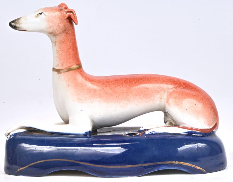 “Whippet Penhouder.” Een windhond in Engels porselein.
