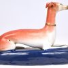 “Whippet Penhouder.” Een windhond in Engels porselein.