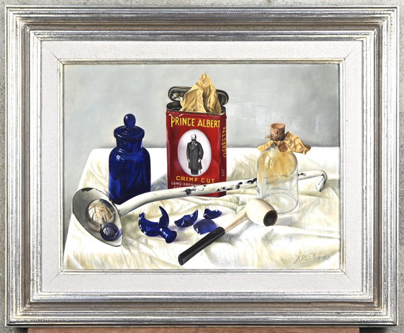 “Stilleven met glaswerk en Prince Albert tabak”. Olieverf op doek. Gesigneerd en gedateerd. 1988.