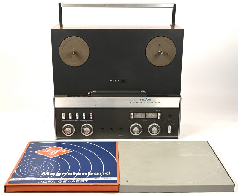 Een A-77 Stereo Bandopnemer. Met twee 26.5 cm spoelen. Omstreeks 1970.