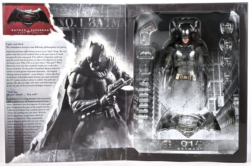 “Batman vs Superman. Dawn of Justice - Nr.1 Batman” een collectible action figure. 2016. In originele doos, kleine schade aan de rand.