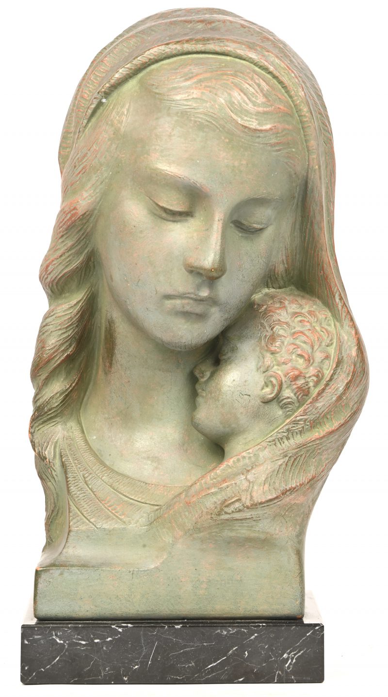 Een terracotta buste voorstellend moeder en kind, op marmeren voet, getekend A. Trefoloni.