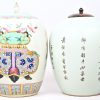 Twee gemberpotten van meerkleurig Chinees aardewerk.