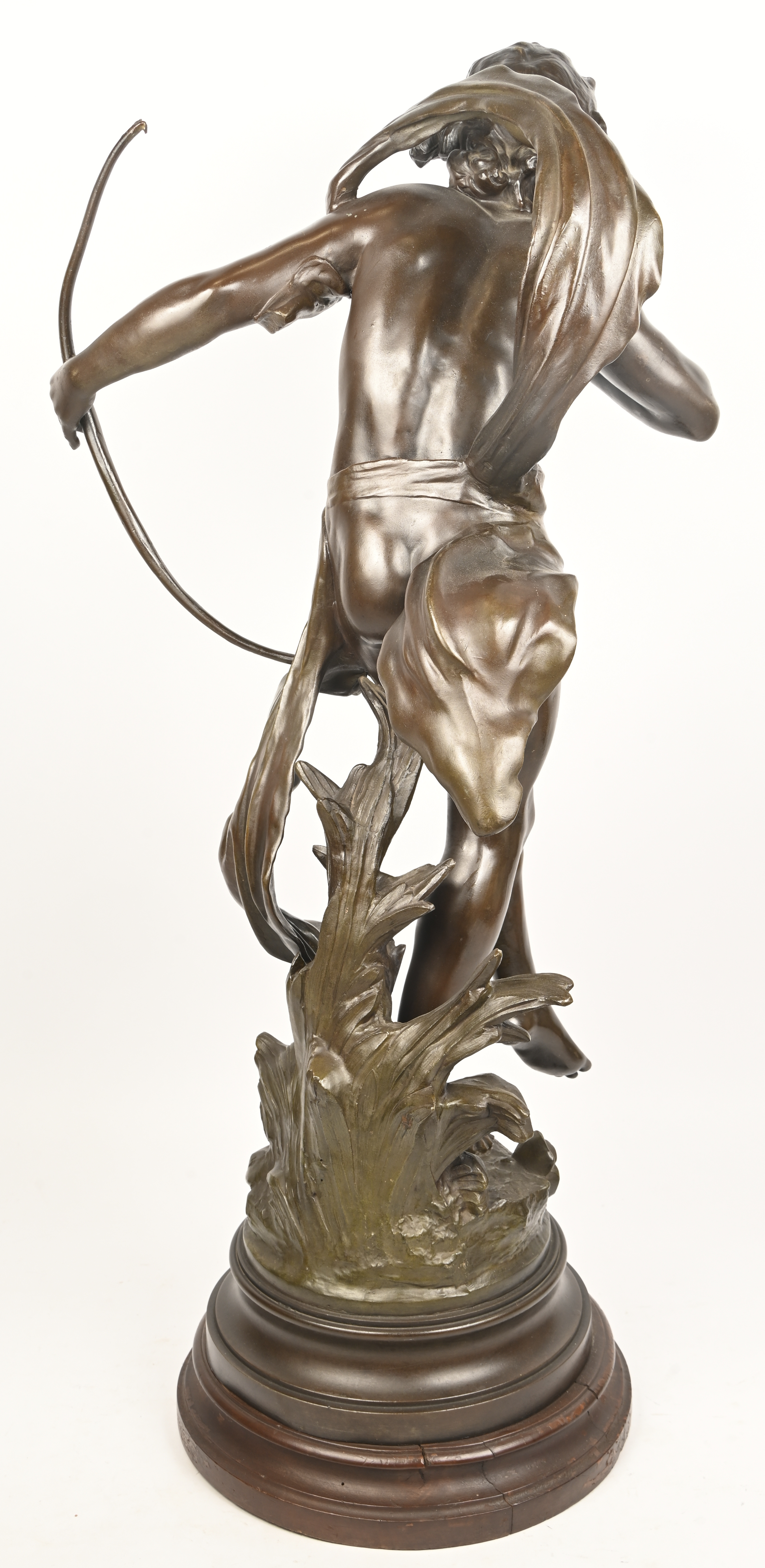 “L’Improvisateur”, een zamakken beeld op houten sokkel, naar August Moreau “L’Improvisateur”, een zamakken beeld op houten sokkel, naar August Moreau.