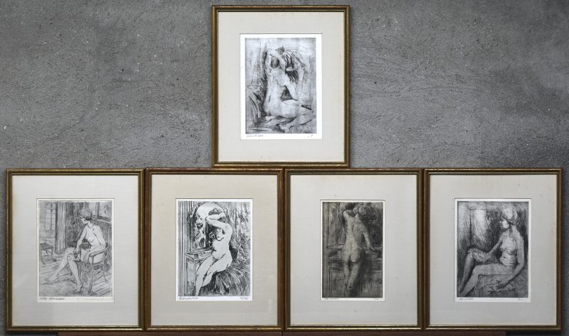 Een lot van vijf naakten, monochrome etsen. Getekend; A. Verschueren.