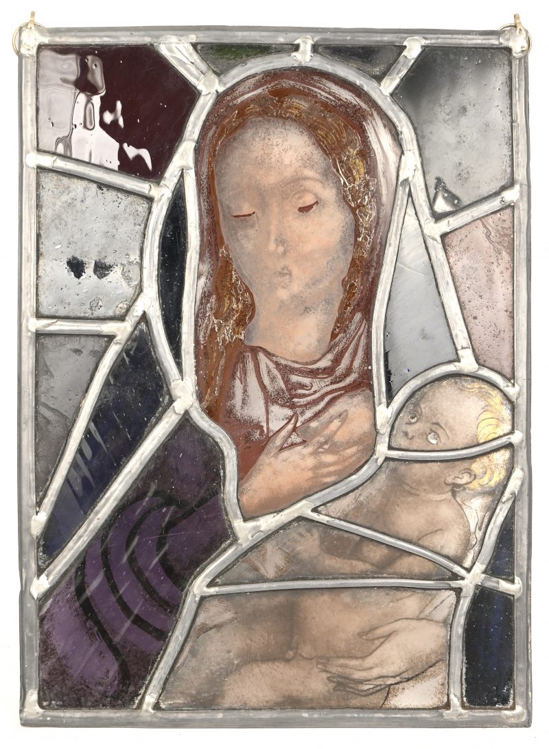 ‘Madonna met kind’, een glas in lood raam. Niet getekend.