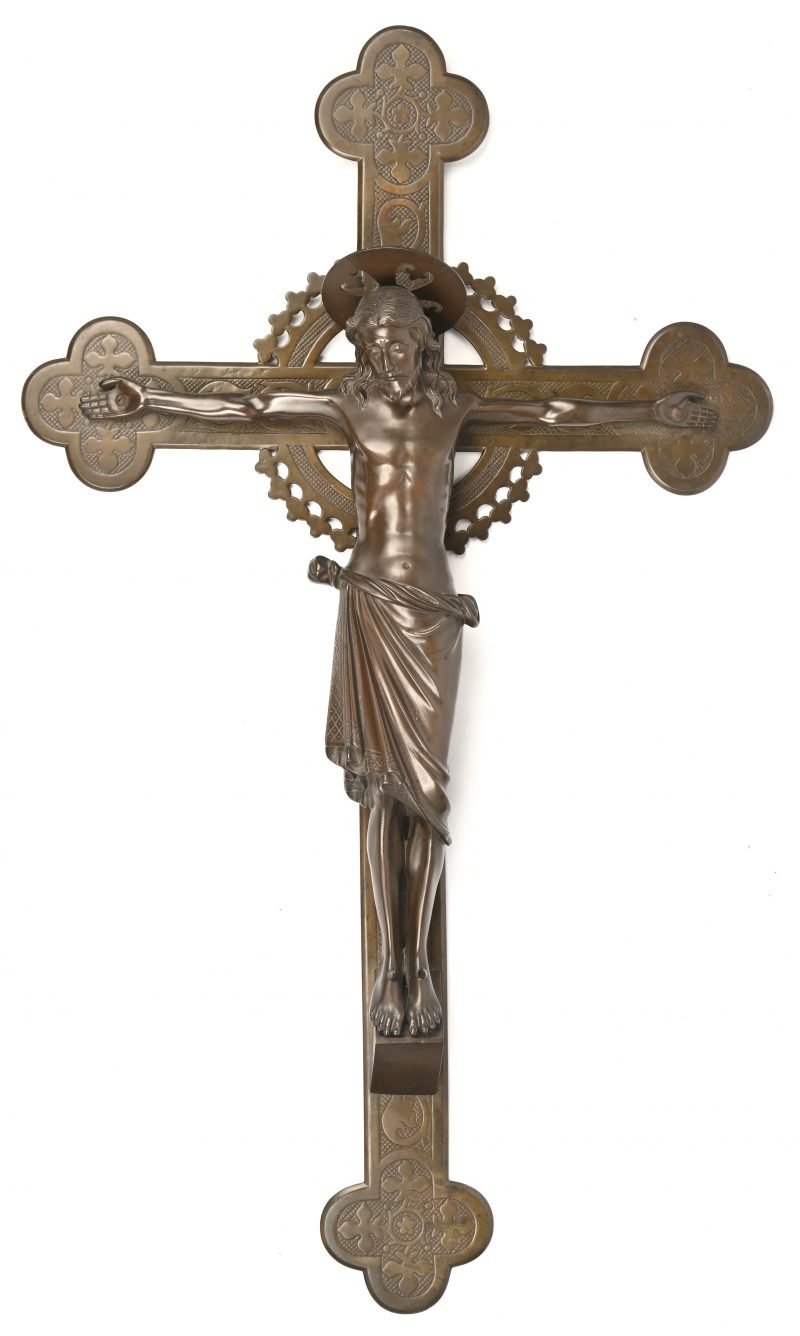 “Jezus Christus”, een bronzen Christus aan een koperen kruis, vroeg 20ste eeuws, niet gesigneerd.